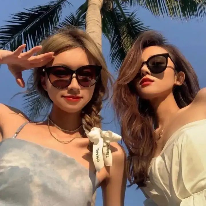 我手执封神榜身背打神鞭下山